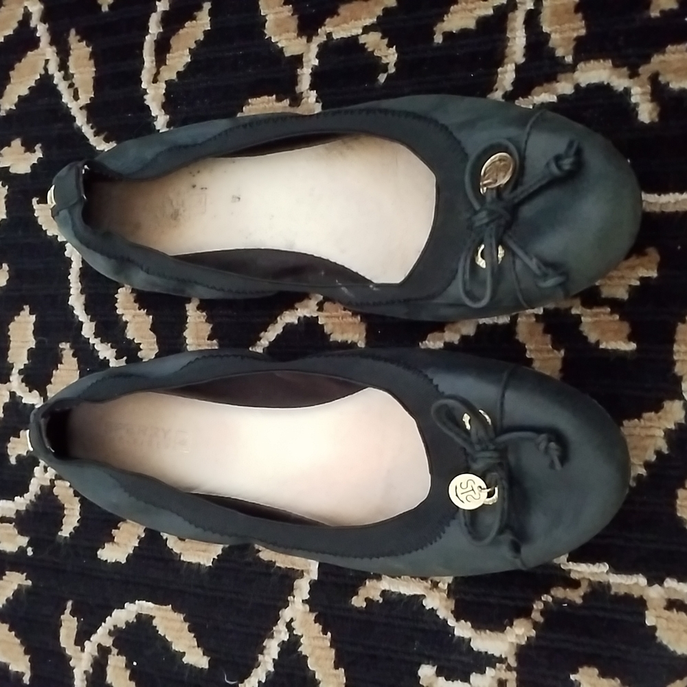 Sperry Leather Ballet Flats. Tie knotted front. Gold charms